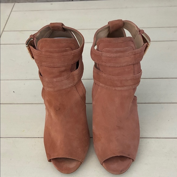 Michael Kors stiletto heels. Size 8 in a tan suede. - Picture 1 of 7